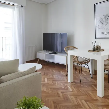 Always Easy I Cristina Enea Apartment